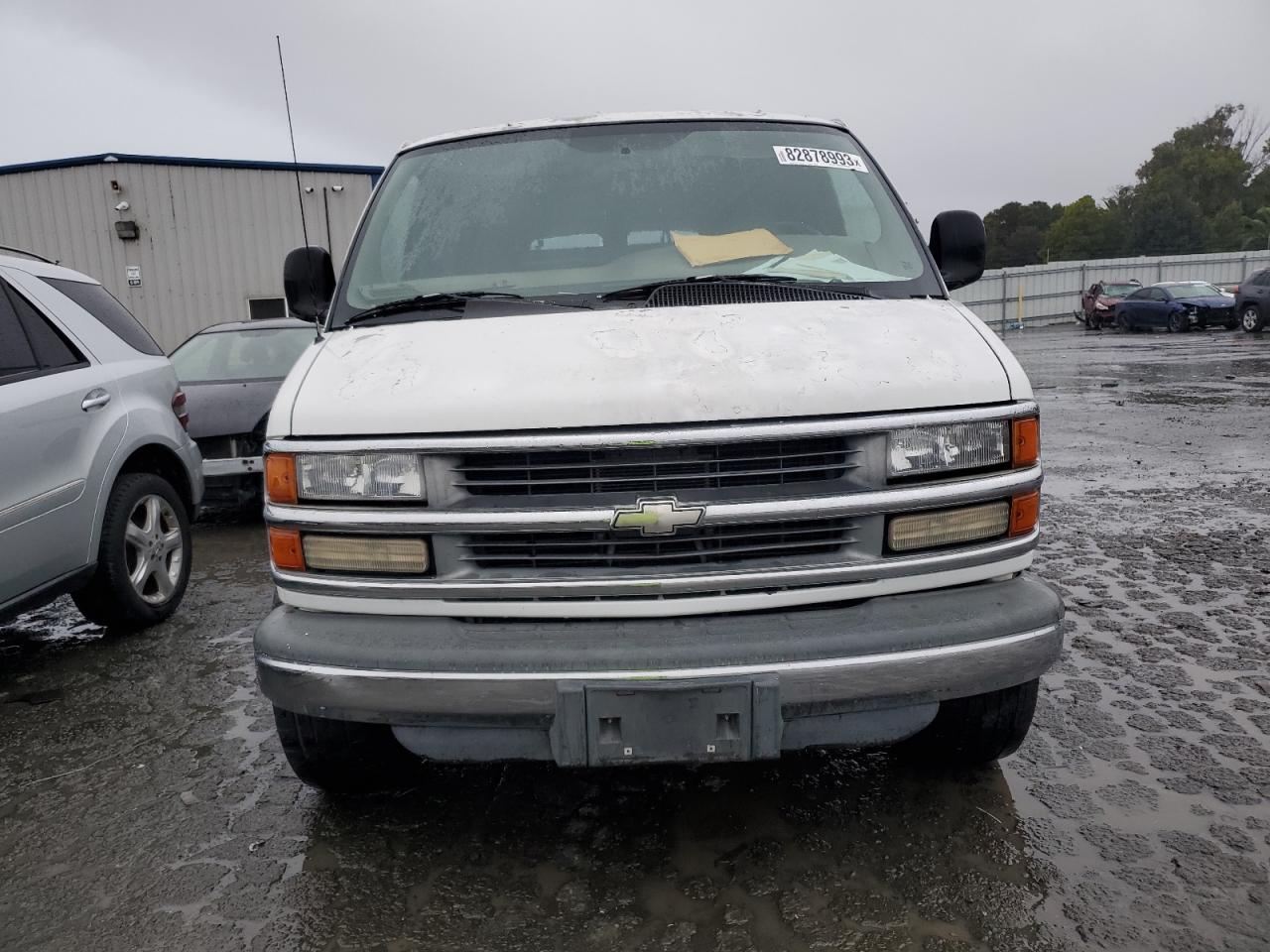 2001 Chevrolet Express G3500 VIN: 1GCHG35R911172286 Lot: 82878993