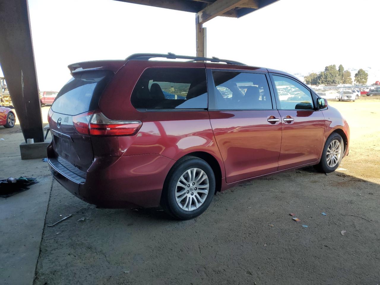 5TDYZ3DC1HS818778 2017 Toyota Sienna Xle