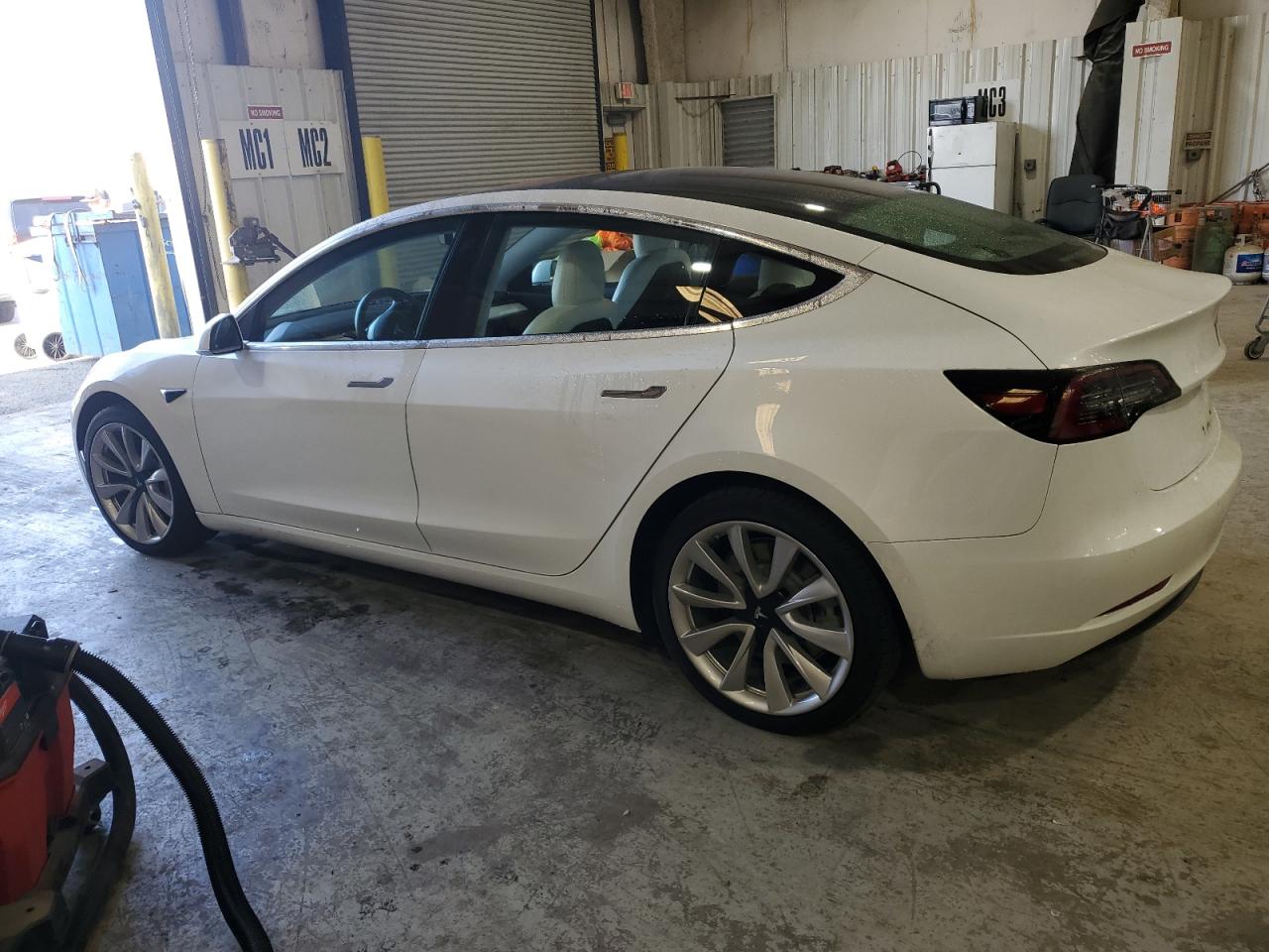 2018 Tesla Model 3 VIN: 5YJ3E1EBXJF098066 Lot: 84601354