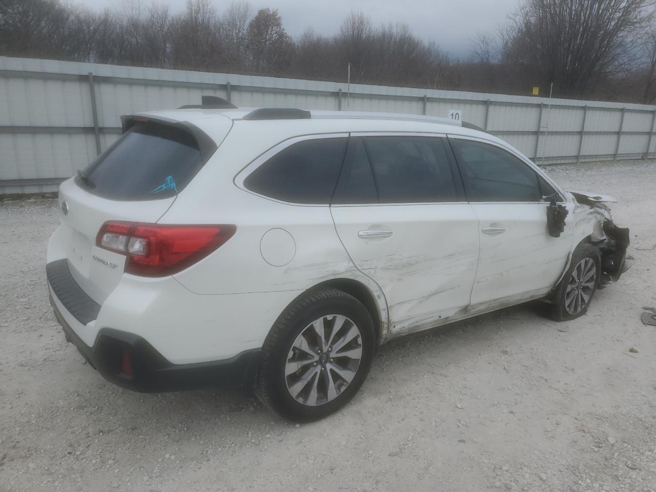 2018 Subaru Outback Touring VIN: 4S4BSATC2J3344293 Lot: 86158924