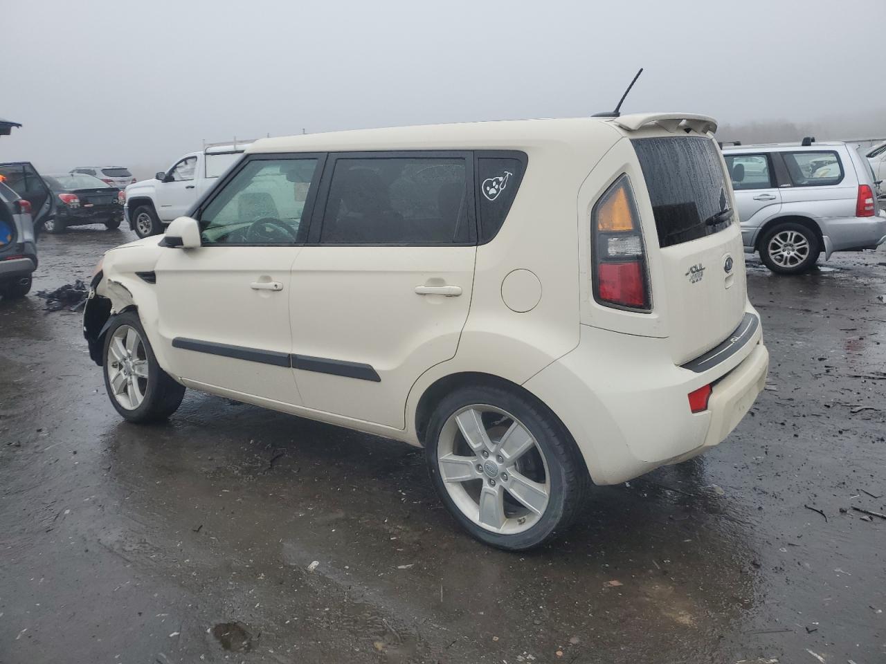 2011 Kia Soul + VIN: KNDJT2A28B7715089 Lot: 85005654