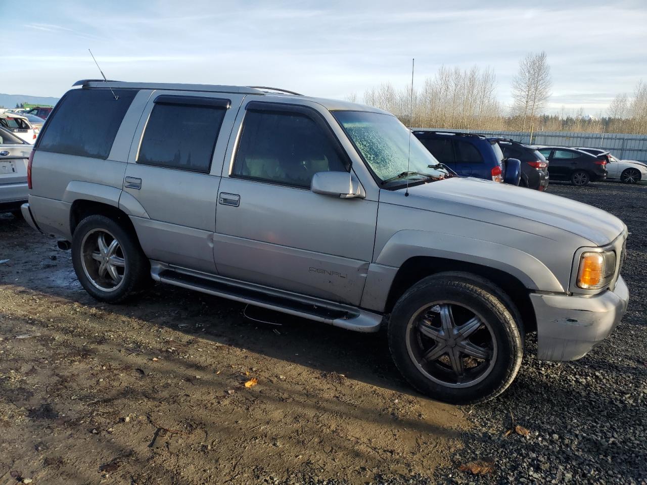 2000 GMC Yukon Denali VIN: 1GKEK13R9YR105616 Lot: 84221164