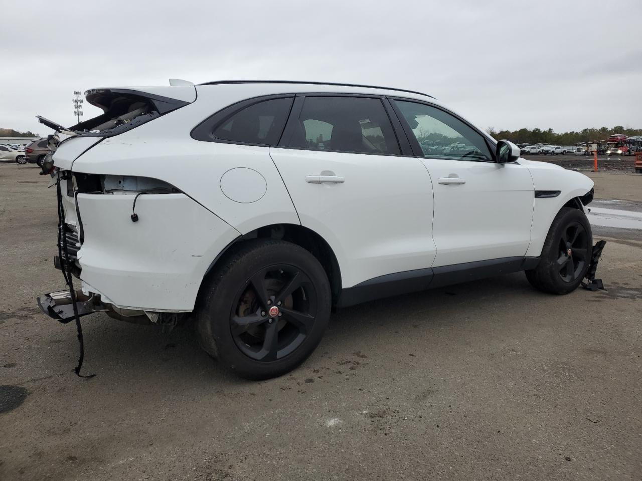 SADCJ2FX5KA393599 2019 Jaguar F-Pace Premium