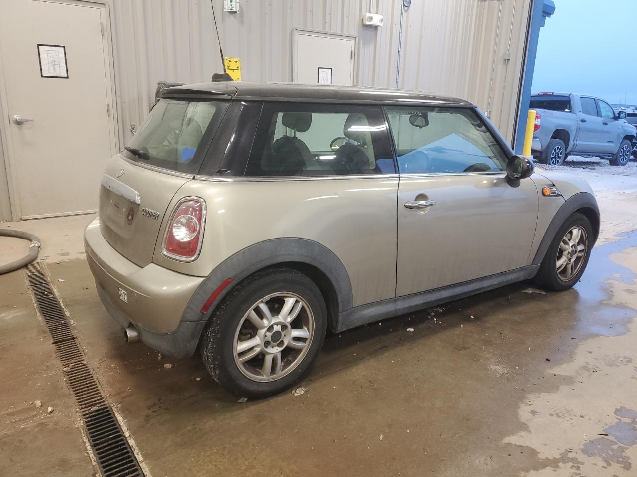 2011 Mini Cooper VIN: WMWSU3C5XBT092772 Lot: 86331404