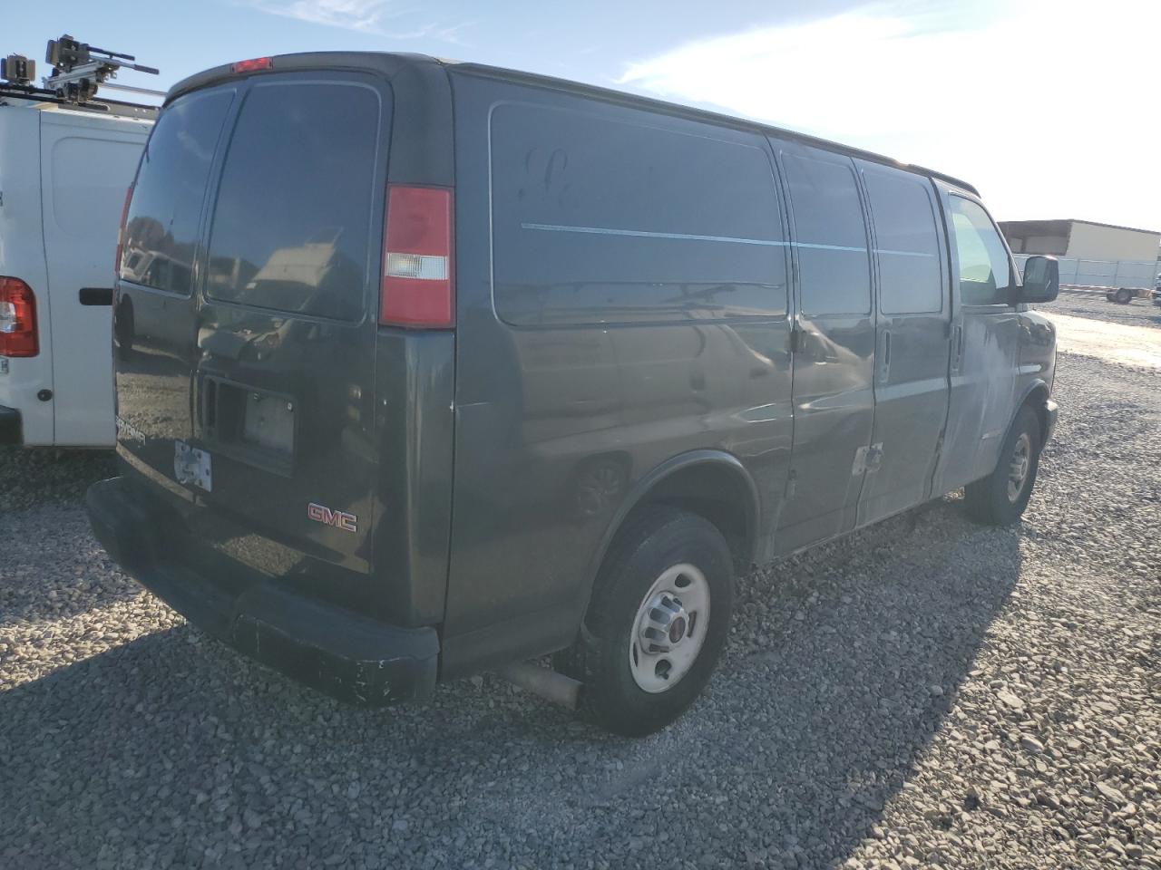 2003 GMC Savana G3500 VIN: 1GTHG35U231207418 Lot: 83689644