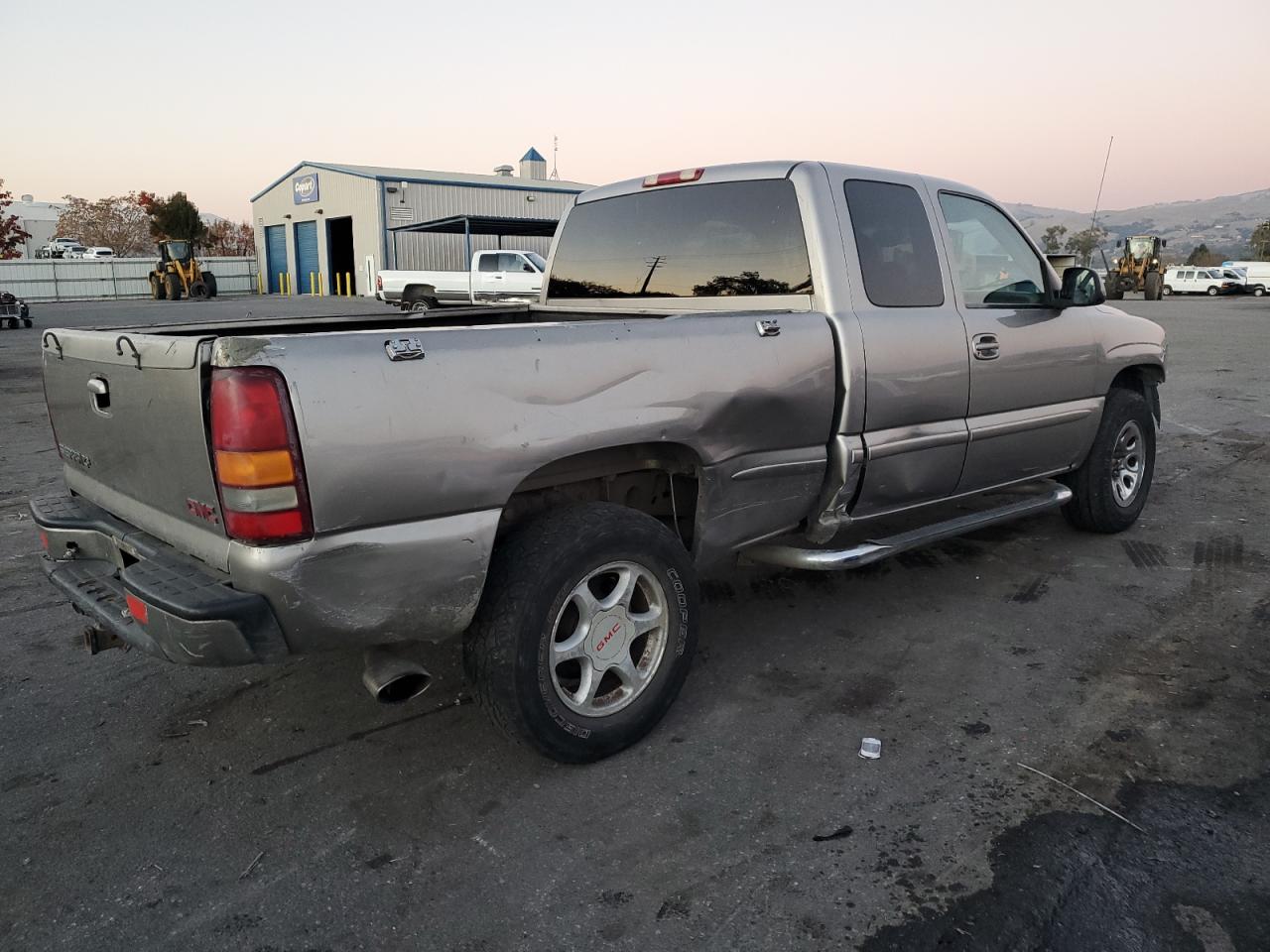 2GTEK69U811232943 2001 GMC Sierra K1500 C3