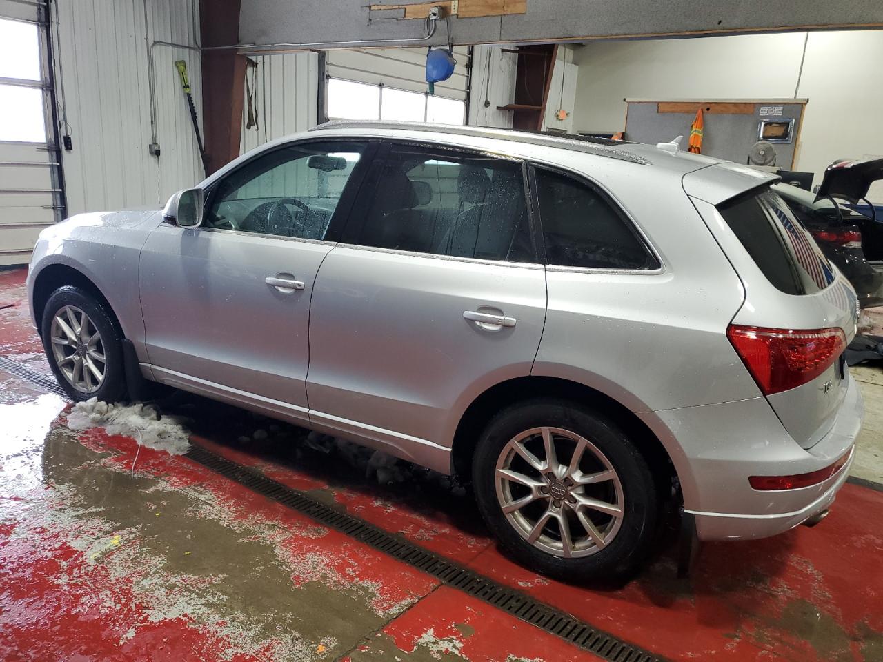 WA1LKAFP2AA055492 2010 Audi Q5 Premium Plus