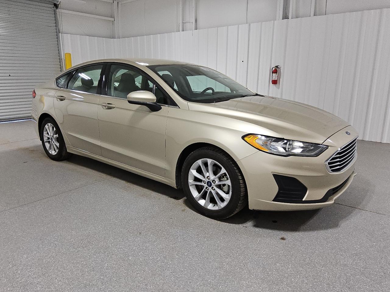 3FA6P0H74KR271563 2019 Ford Fusion Se