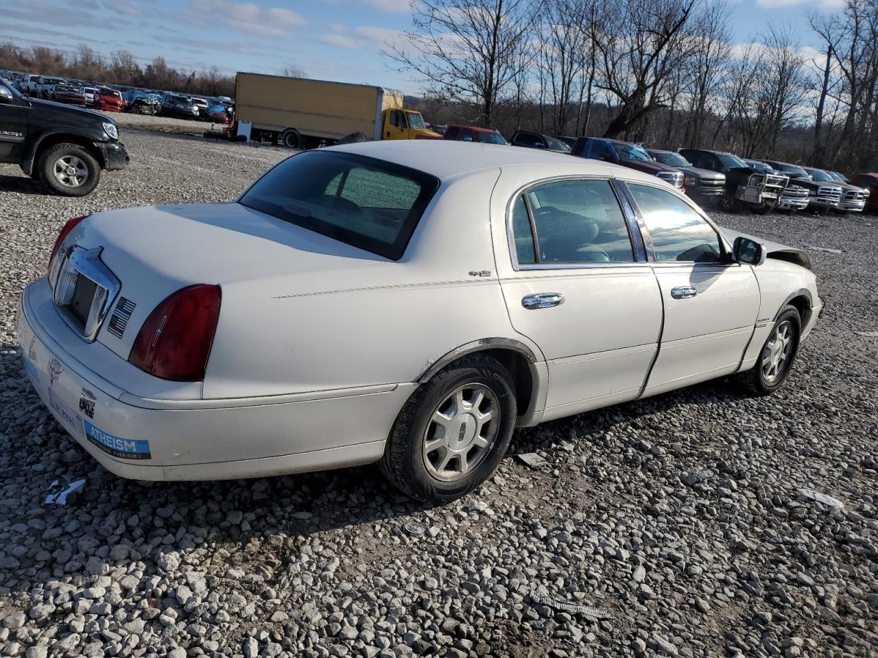 1LNHM82WX1Y723649 2001 Lincoln Town Car Signature