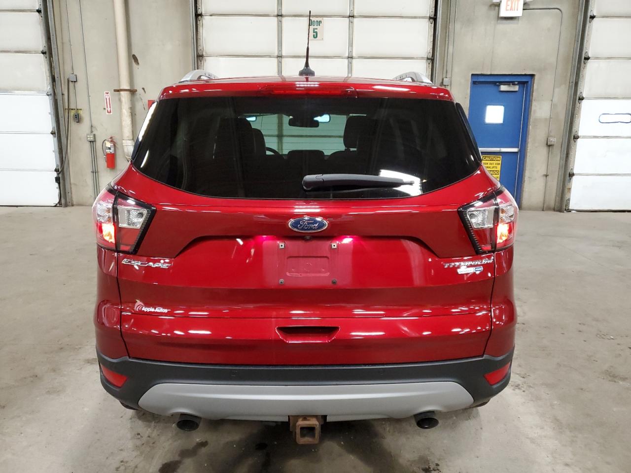 1FMCU9J94JUC60085 2018 Ford Escape Titanium