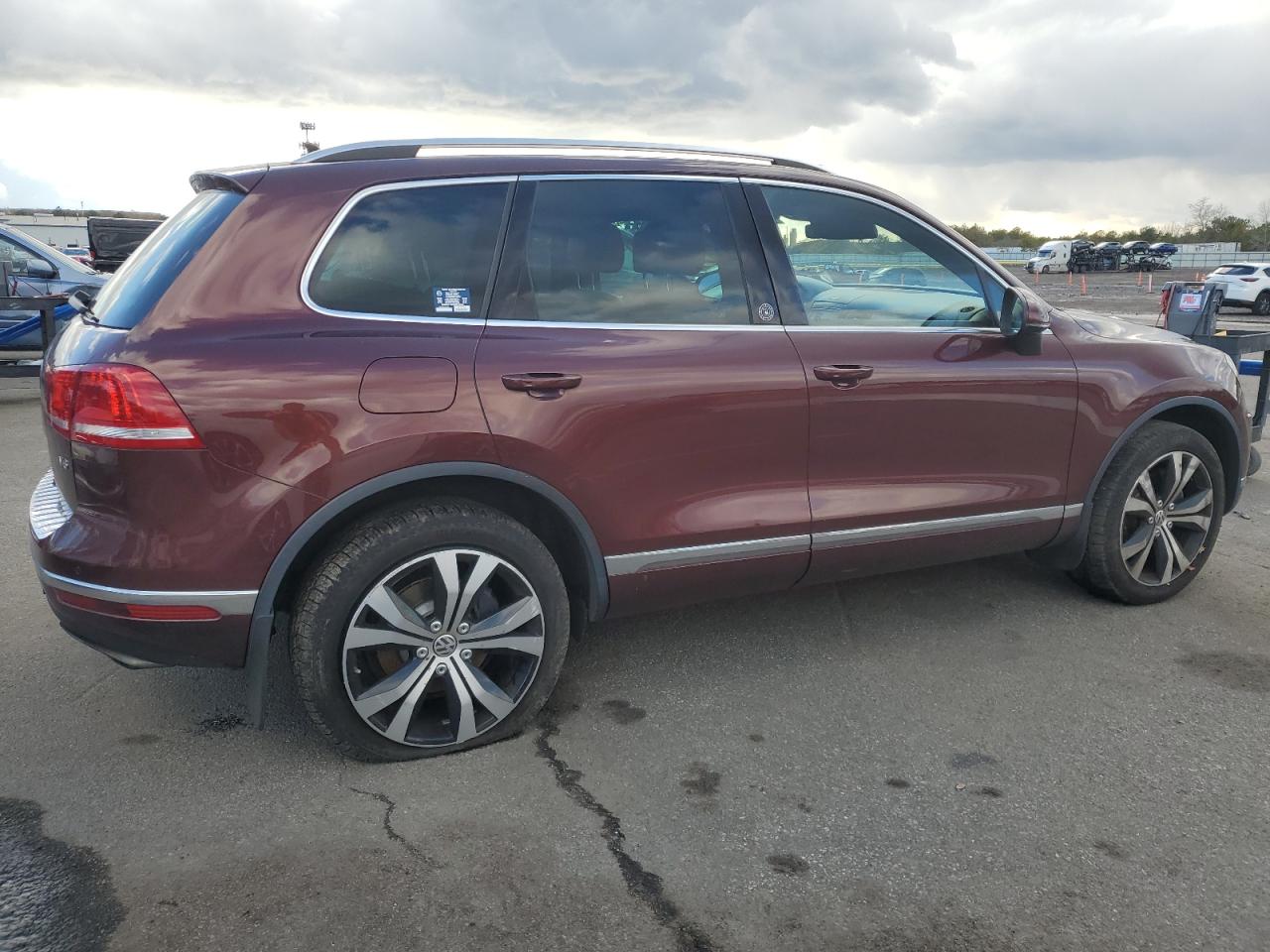 2017 Volkswagen Touareg Wolfsburg VIN: WVGRF7BP4HD004903 Lot: 82948564