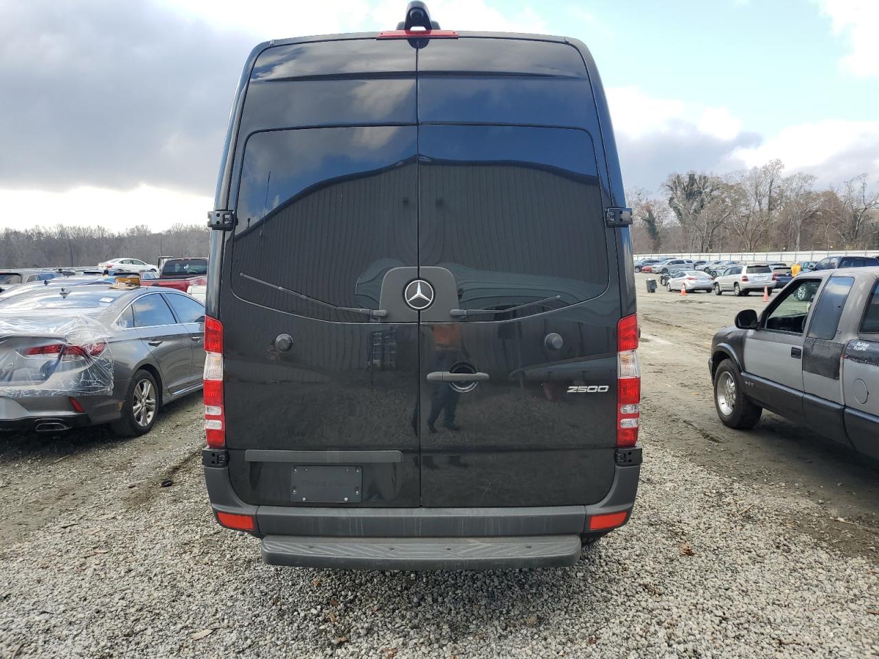 8BRPE7CD2JE159564 2018 Mercedes-Benz Sprinter 2500