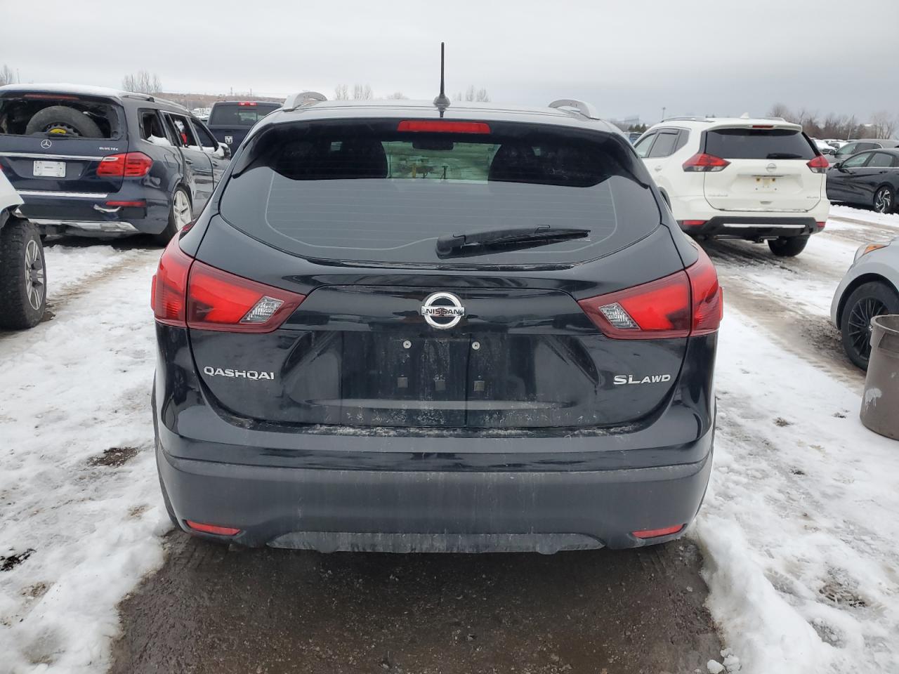 JN1BJ1CR2JW262626 2018 Nissan Rogue Sport S