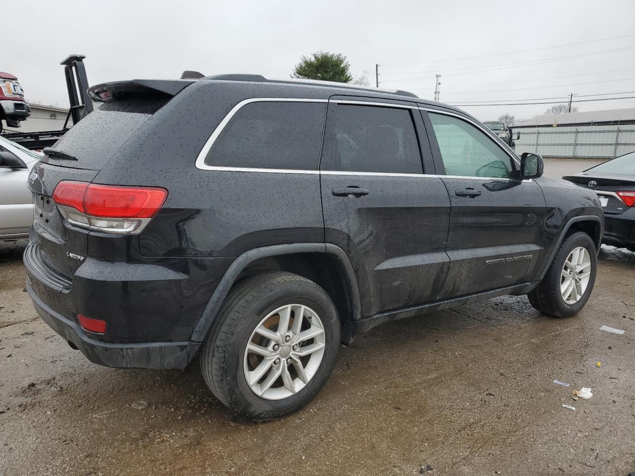 1C4RJFAG3HC947563 2017 Jeep Grand Cherokee Laredo