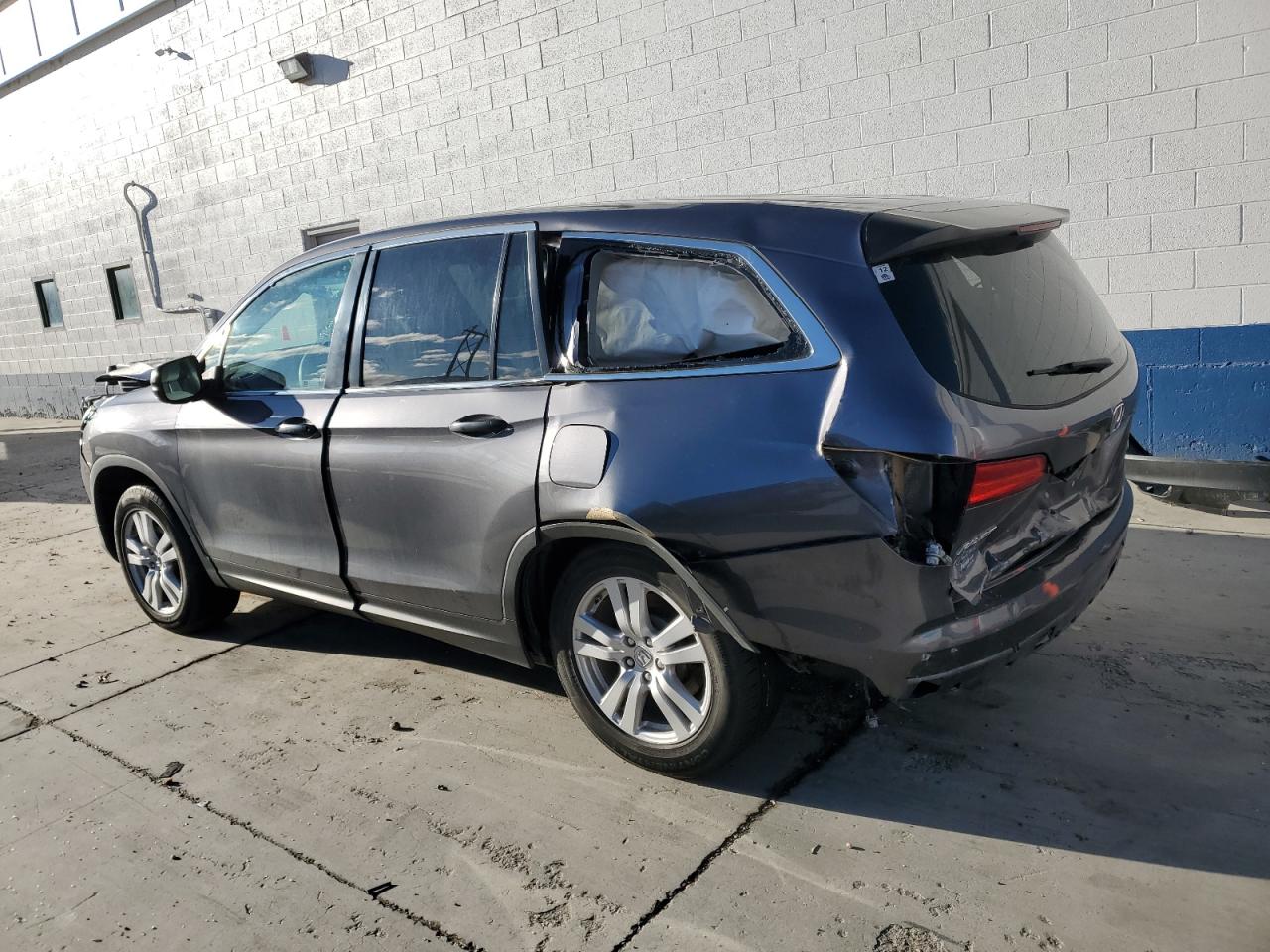 2018 Honda Pilot Lx VIN: 5FNYF6H10JB024223 Lot: 86870824