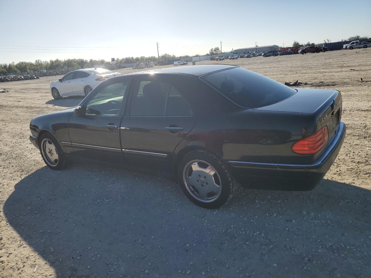 1998 Mercedes-Benz E 320 VIN: WDBJF65F3WA663759 Lot: 84286624