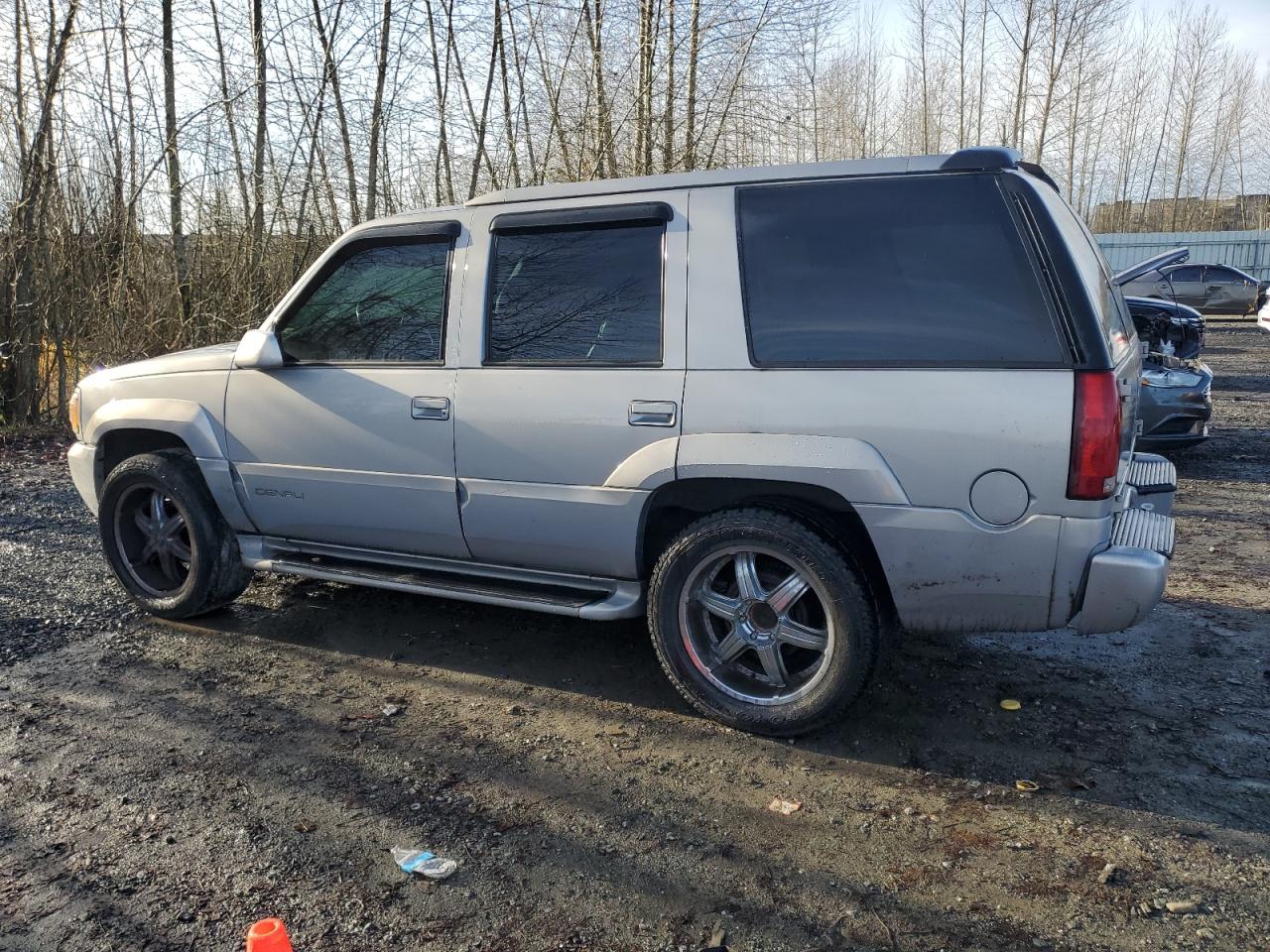 2000 GMC Yukon Denali VIN: 1GKEK13R9YR105616 Lot: 84221164