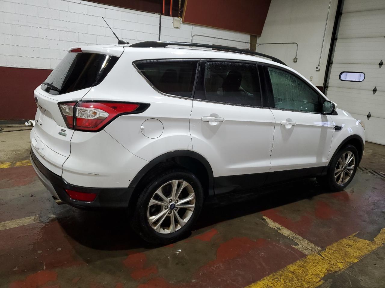 1FMCU0GD0JUC90501 2018 Ford Escape Se