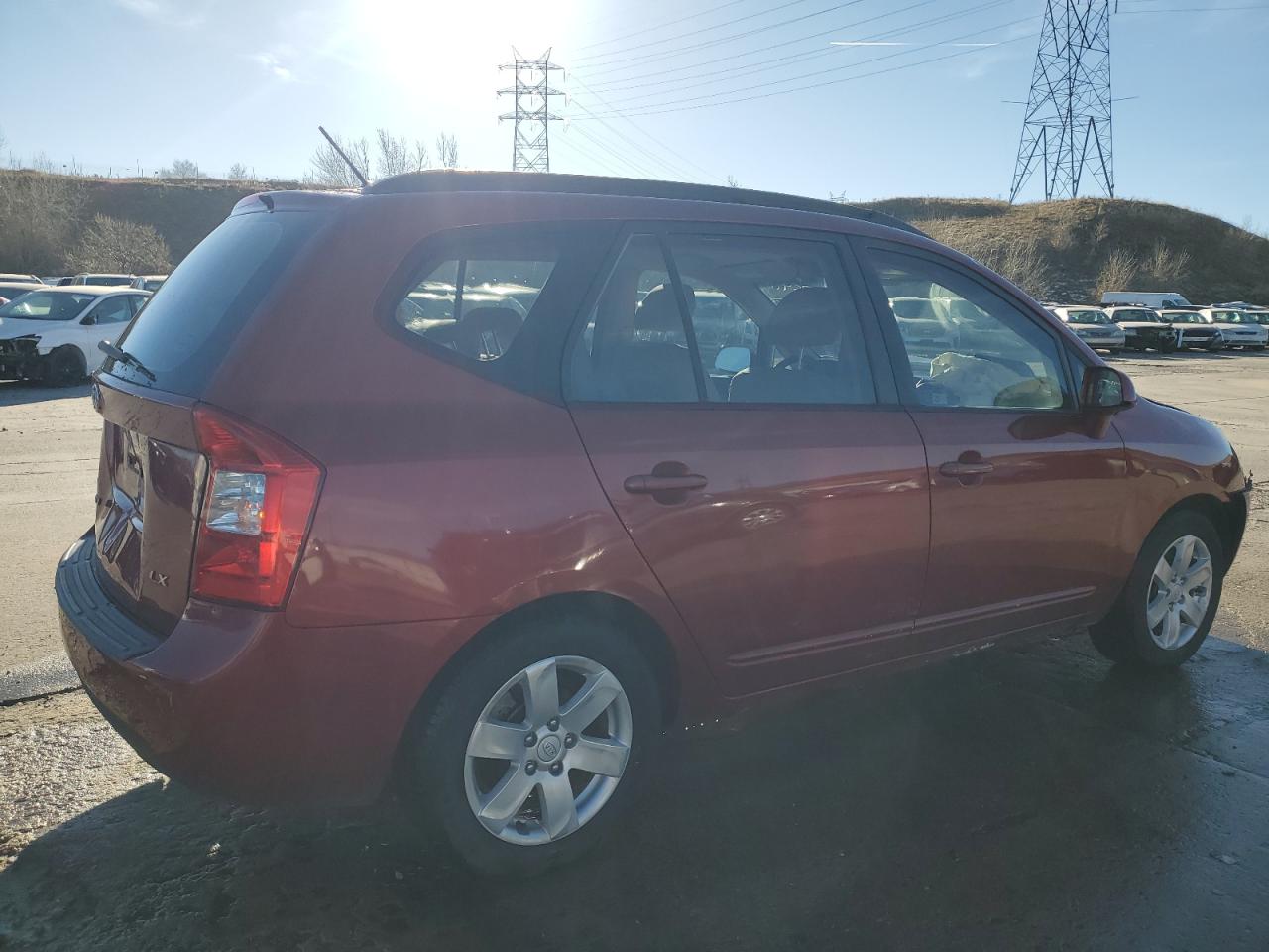 2008 Kia Rondo Base VIN: KNAFG525X87208687 Lot: 85998294