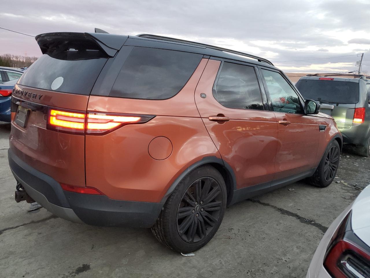 SALRTBBV2HA016542 2017 Land Rover Discovery First Edition