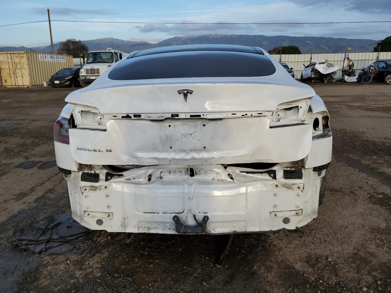 2013 Tesla Model S VIN: 5YJSA1AC3DFP10215 Lot: 86008044