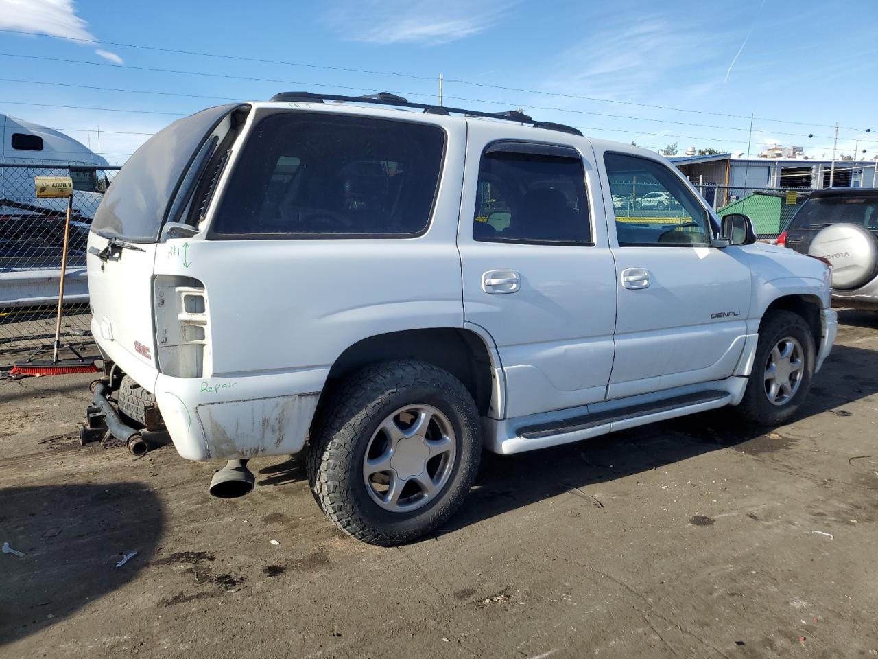 2004 GMC Yukon Denali VIN: 1GKEK63U74J160785 Lot: 83208774