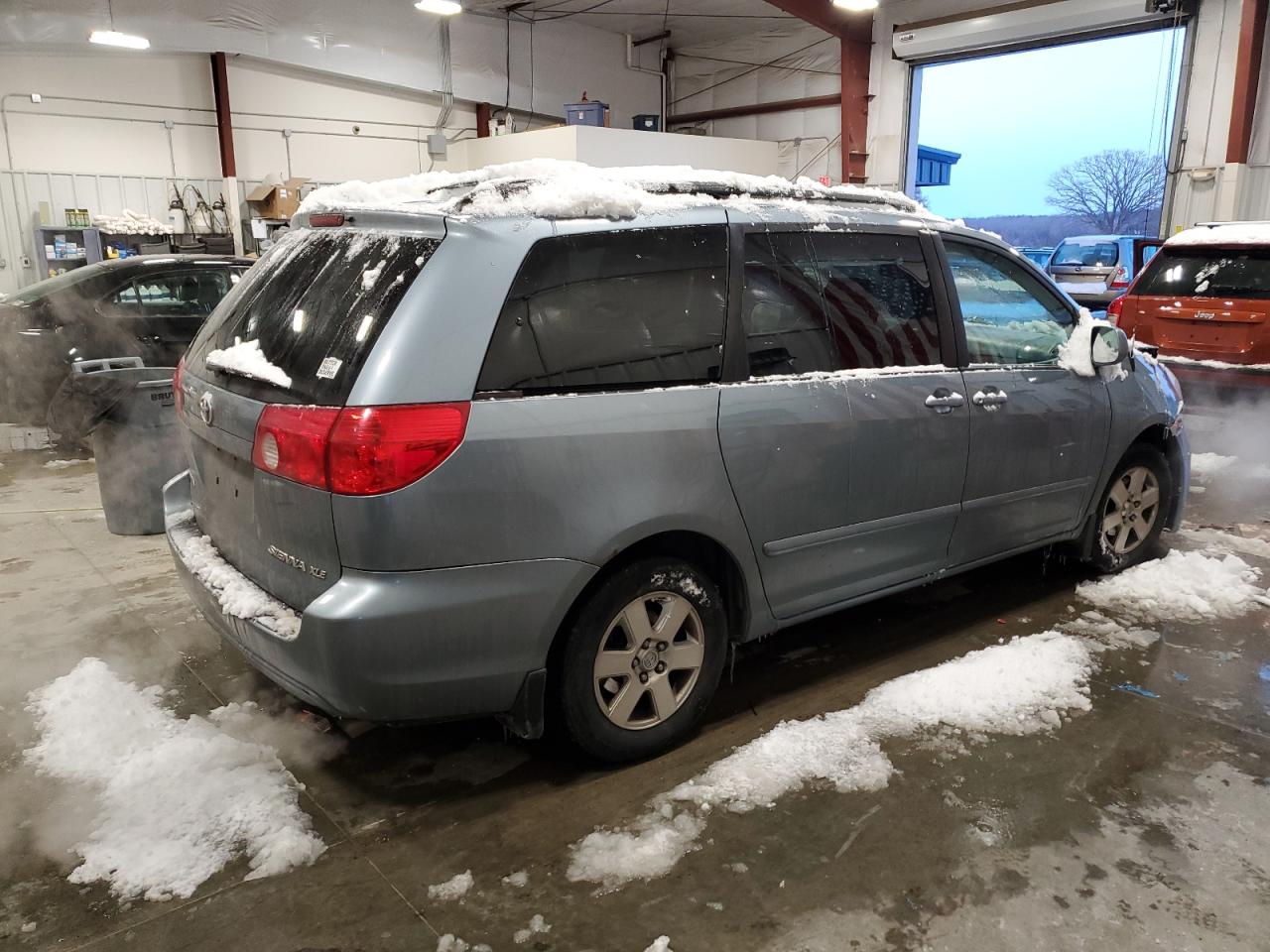 2010 Toyota Sienna Xle VIN: 5TDYK4CC4AS295533 Lot: 85197374