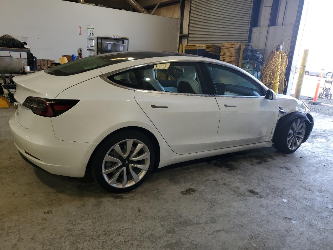 2018 Tesla Model 3 VIN: 5YJ3E1EBXJF098066 Lot: 84601354