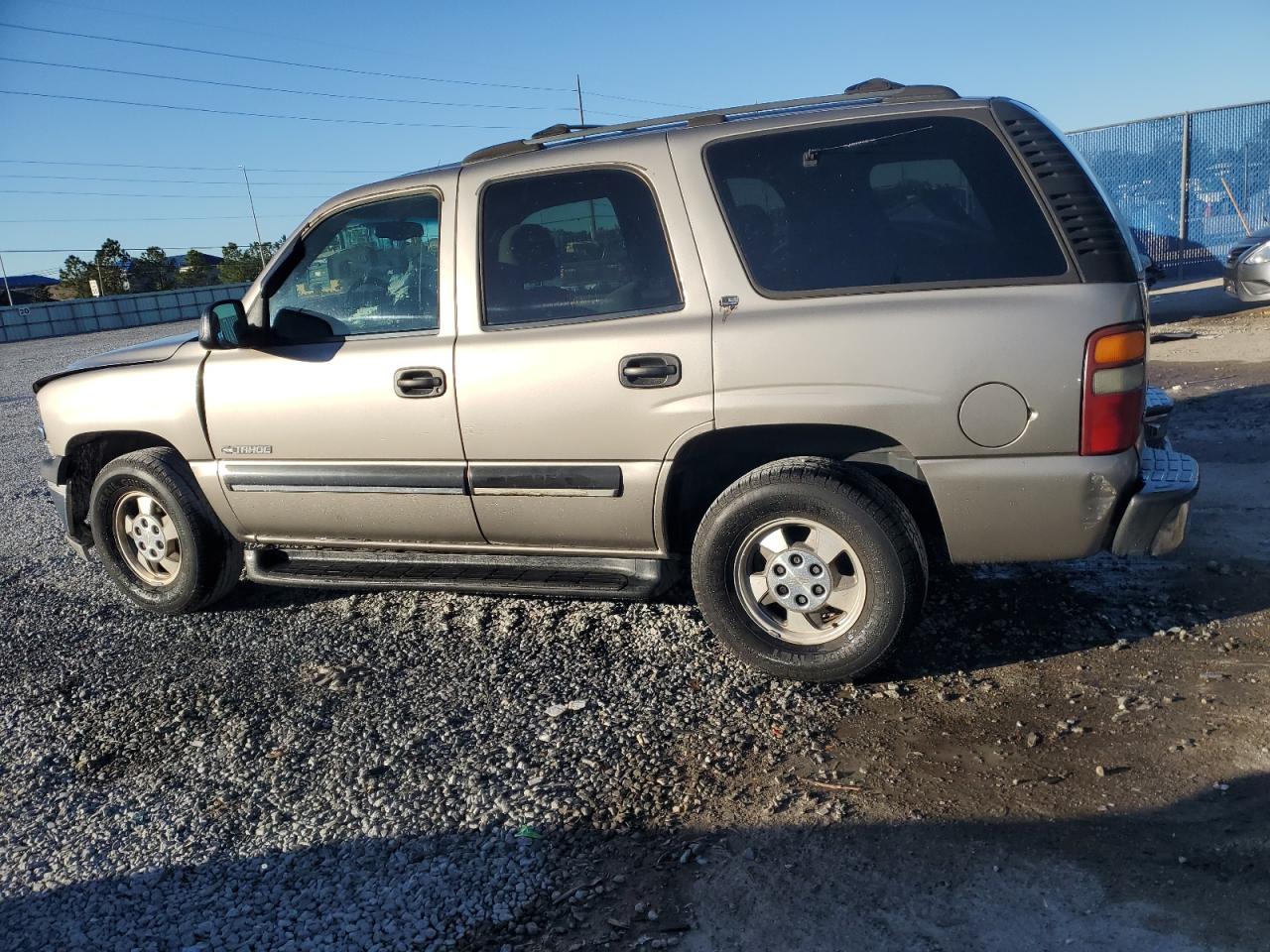 2001 Chevrolet Tahoe C1500 VIN: 1GNEC13T11R122461 Lot: 84906224