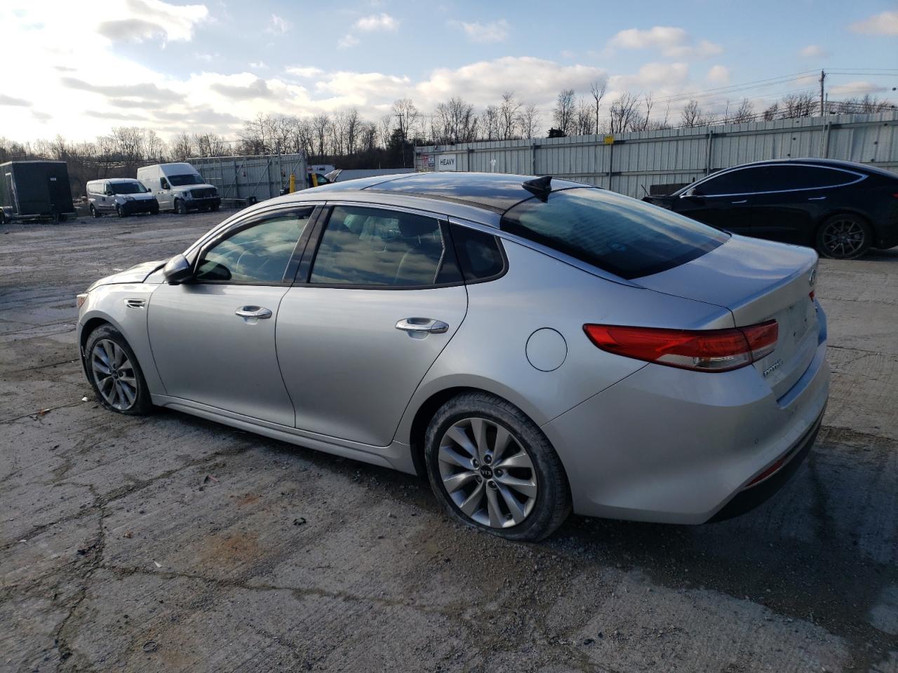 5XXGU4L30JG203423 2018 Kia Optima Ex