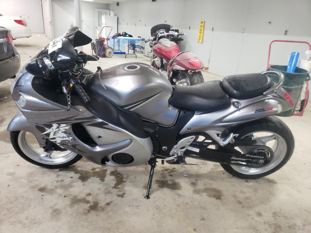 2009 Suzuki Gsx1300 R VIN: JS1GX72A192104033 Lot: 84451804