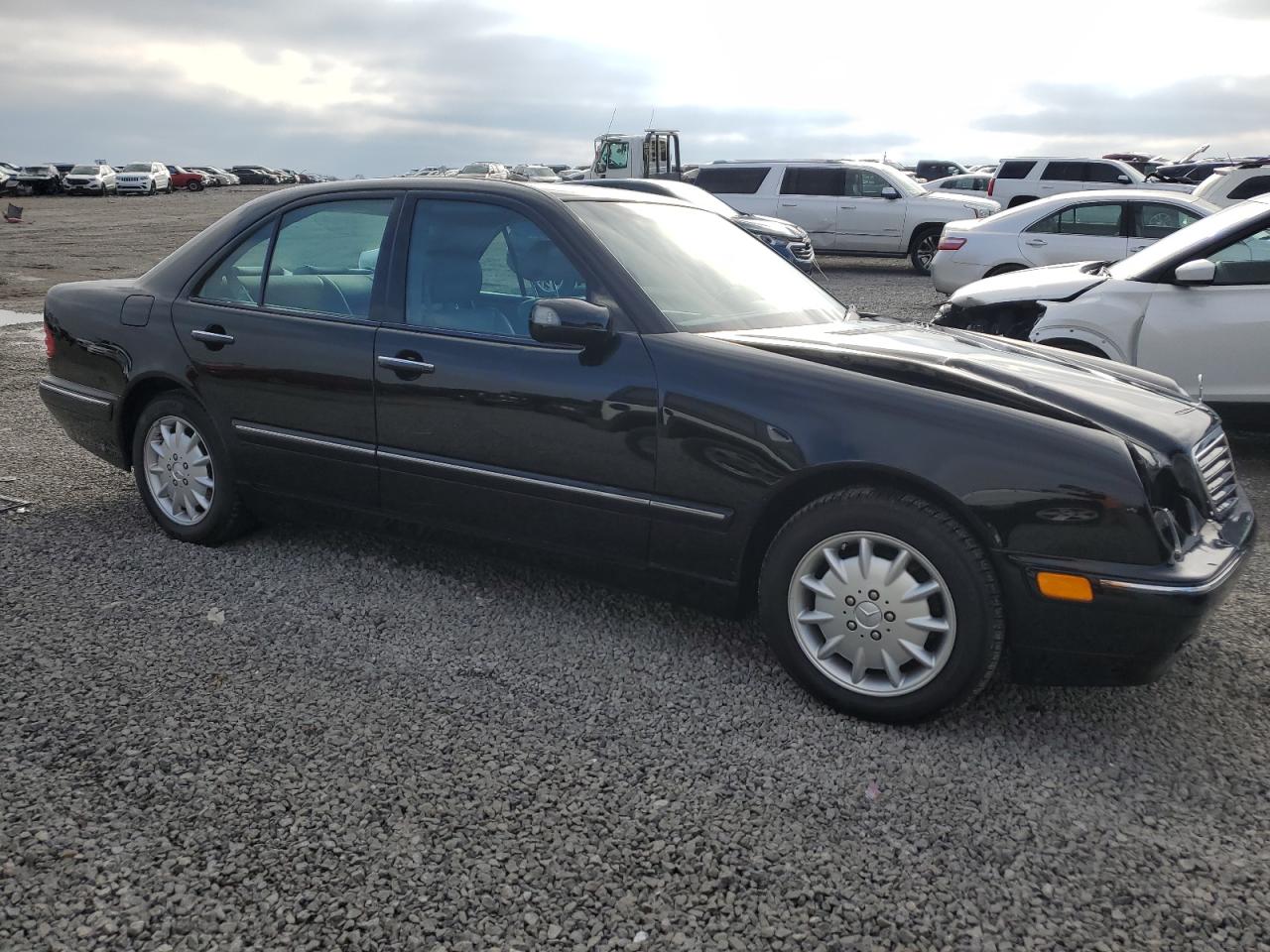 2000 Mercedes-Benz E 320 VIN: WDBJF65J6YB127633 Lot: 84900884