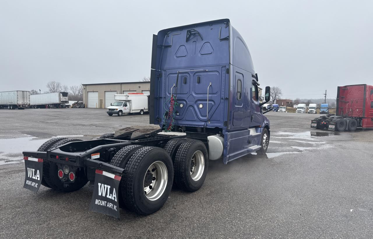 1FUJHHDR0LLKW1628 2020 Freightliner Cascadia 126