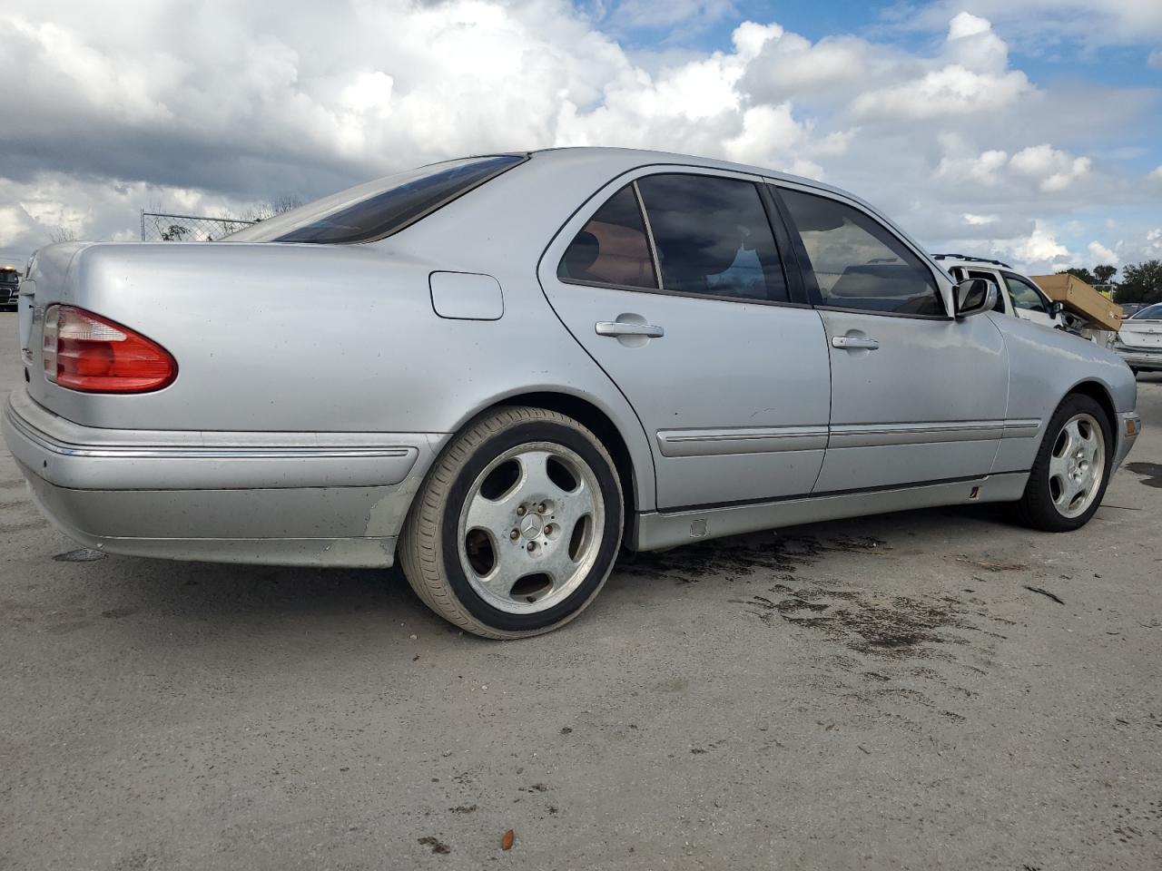 2000 Mercedes-Benz E 430 VIN: WDBJF70J9YB075556 Lot: 86201554