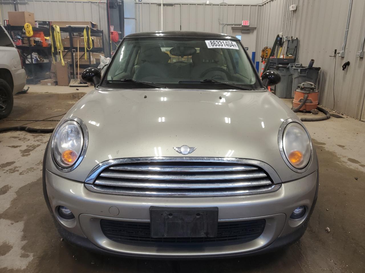 2011 Mini Cooper VIN: WMWSU3C5XBT092772 Lot: 86331404