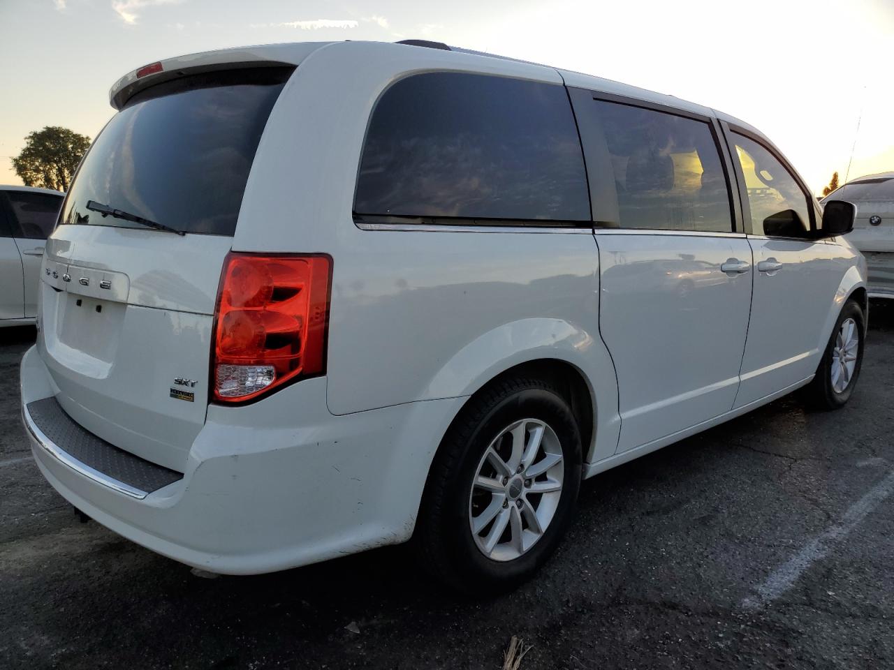 2018 Dodge Grand Caravan Sxt VIN: 2C4RDGCGXJR325582 Lot: 85973084