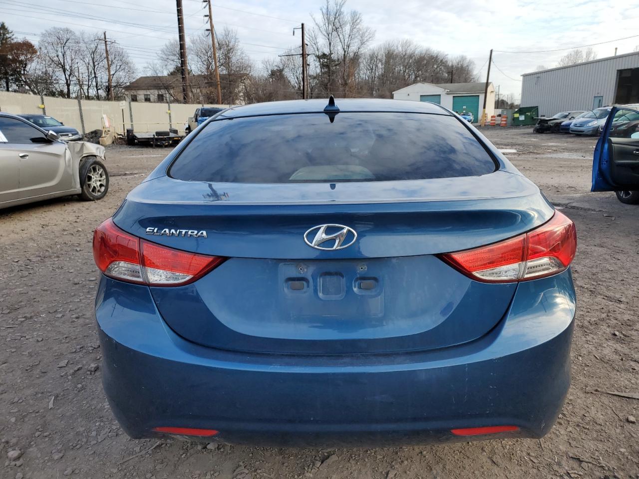 KMHDH4AE9DU957992 2013 Hyundai Elantra Gls