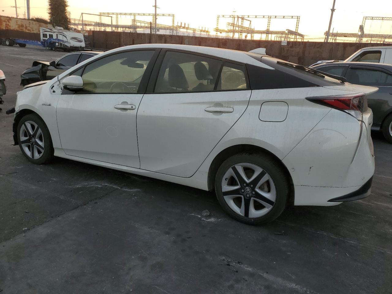 JTDKARFU5H3048429 2017 Toyota Prius