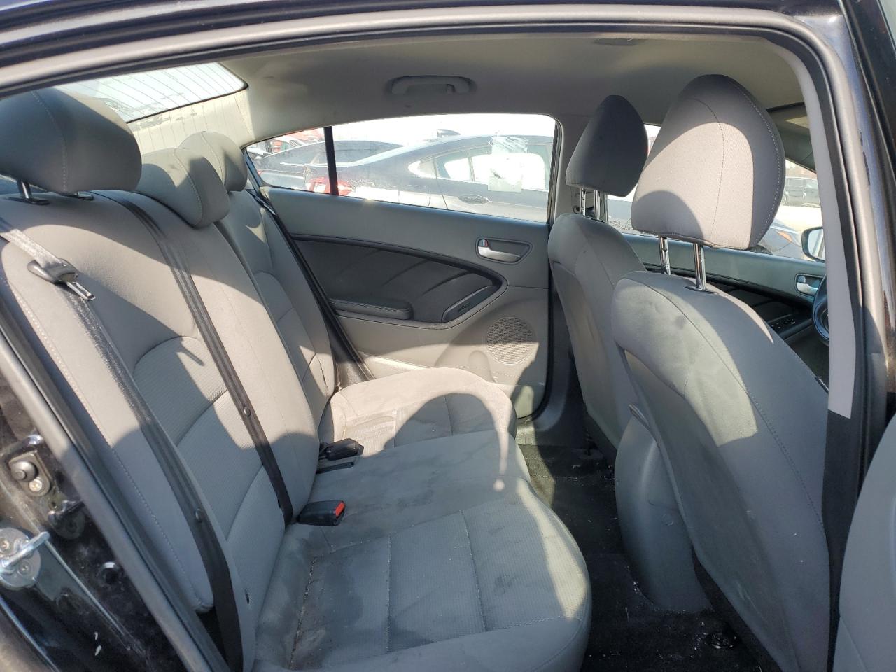 3KPFK4A77JE195546 2018 Kia Forte Lx