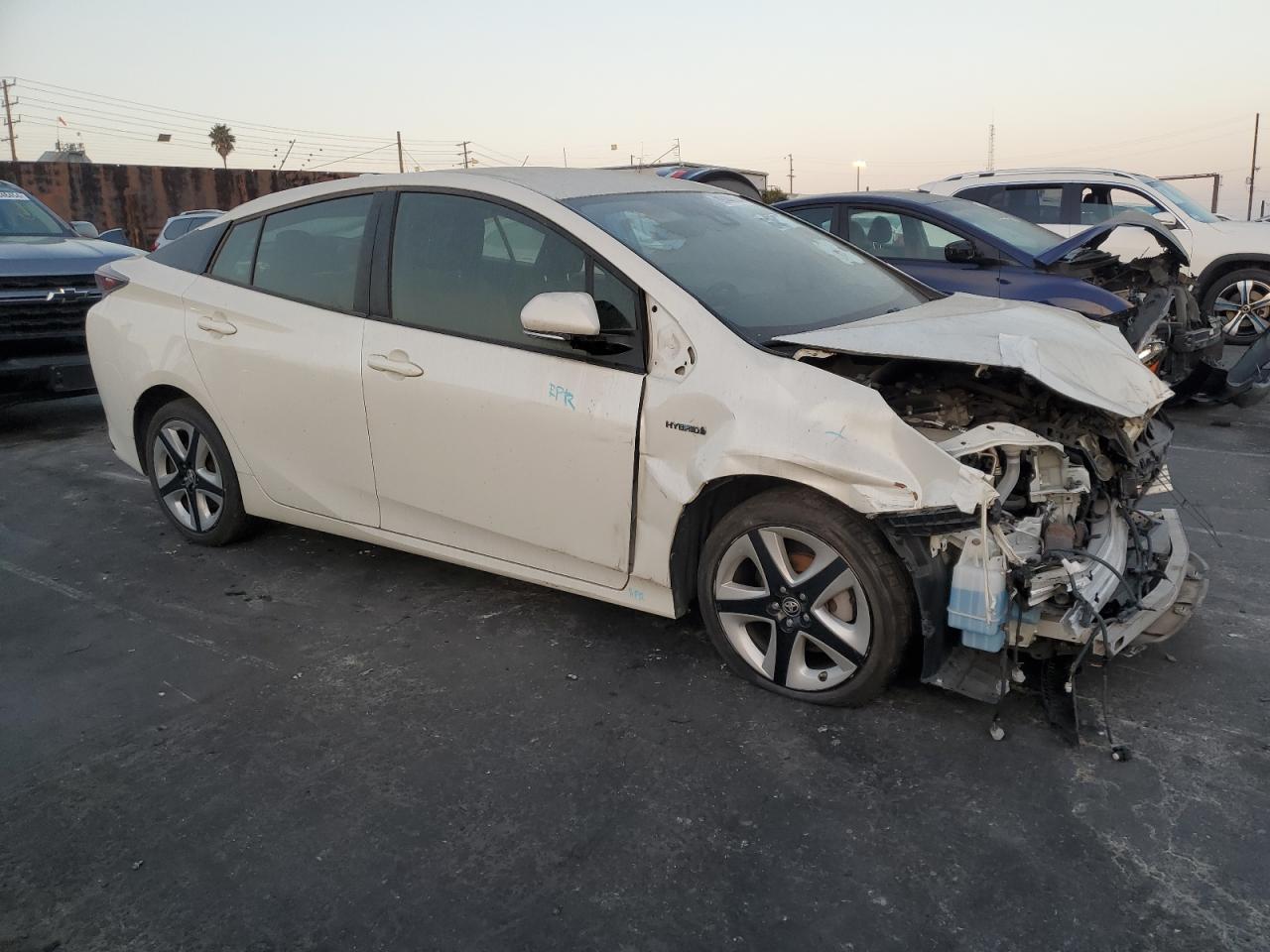 JTDKARFU5H3048429 2017 Toyota Prius