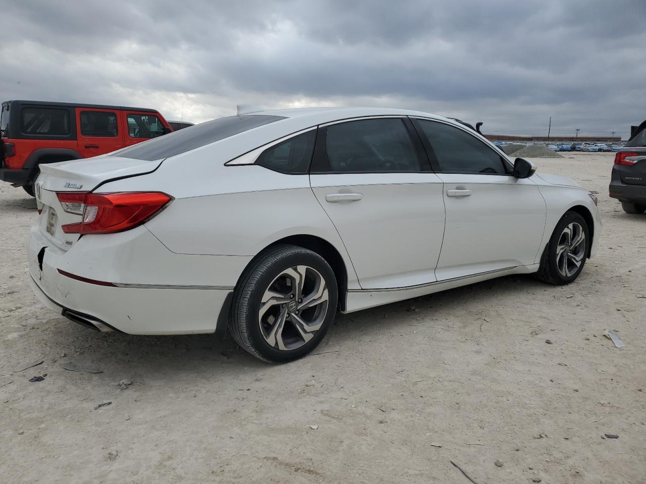 1HGCV2F52JA007770 2018 Honda Accord Exl