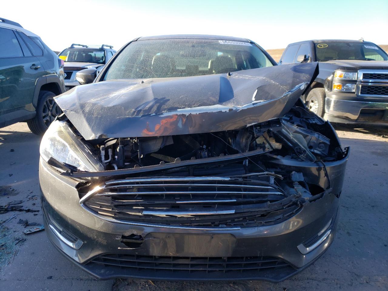 1FADP3J27JL261064 2018 Ford Focus Titanium