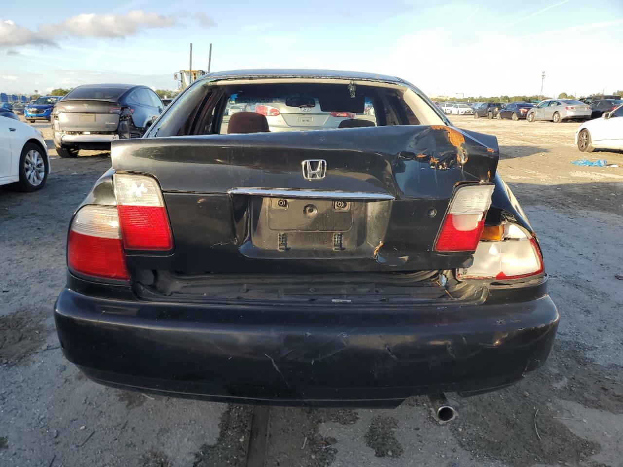 1996 Honda Accord Lx VIN: 1HGCD5637TA146086 Lot: 85520734