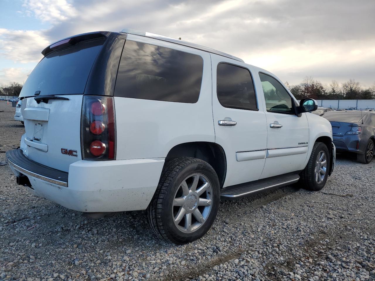 2007 GMC Yukon Denali VIN: 1GKFK63837J204860 Lot: 83752334