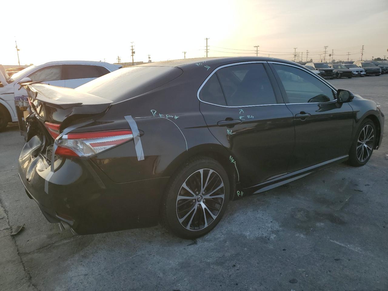 2018 Toyota Camry L VIN: 4T1B11HK9JU013661 Lot: 86598994