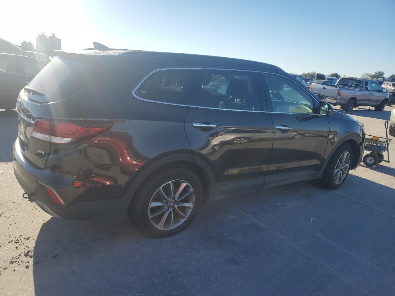 KM8SMDHF7HU219454 2017 Hyundai Santa Fe Se