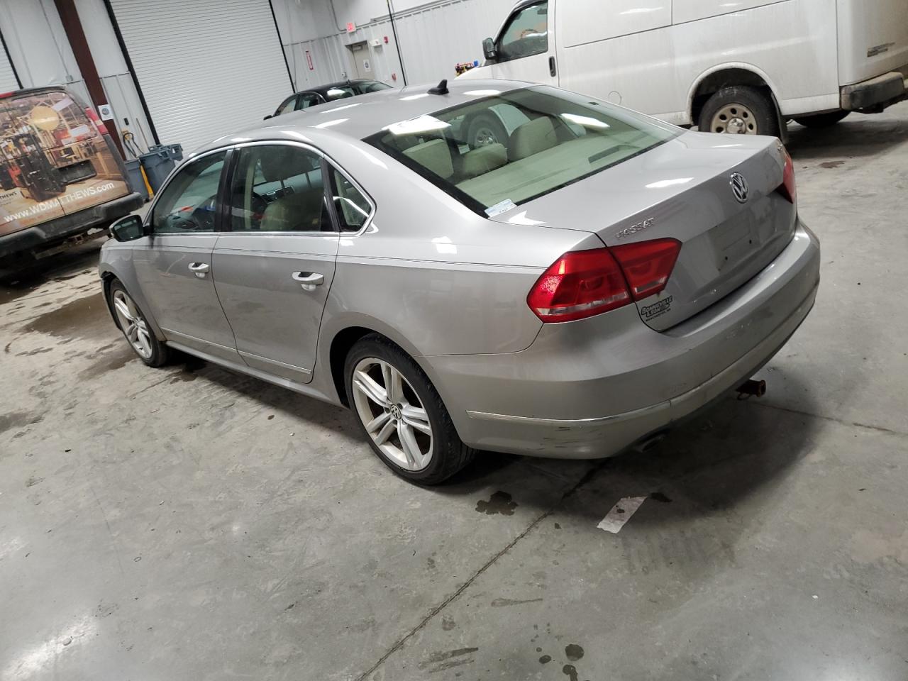 2013 Volkswagen Passat Sel VIN: 1VWCN7A35DC095303 Lot: 84272734