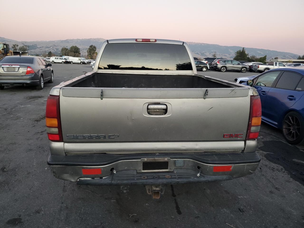 2GTEK69U811232943 2001 GMC Sierra K1500 C3