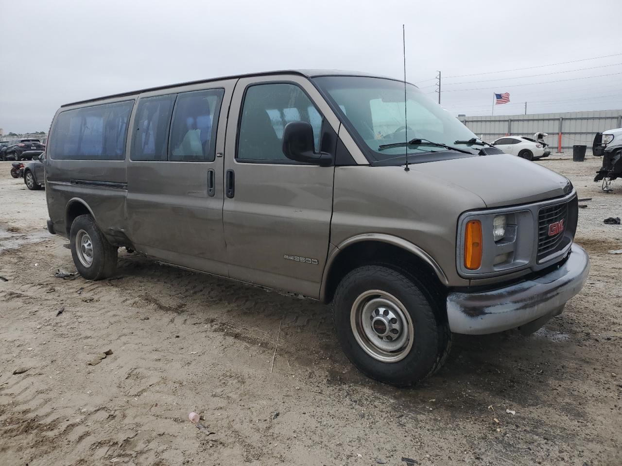 2002 GMC Savana G3500 VIN: 1GJHG39G021105787 Lot: 85583094