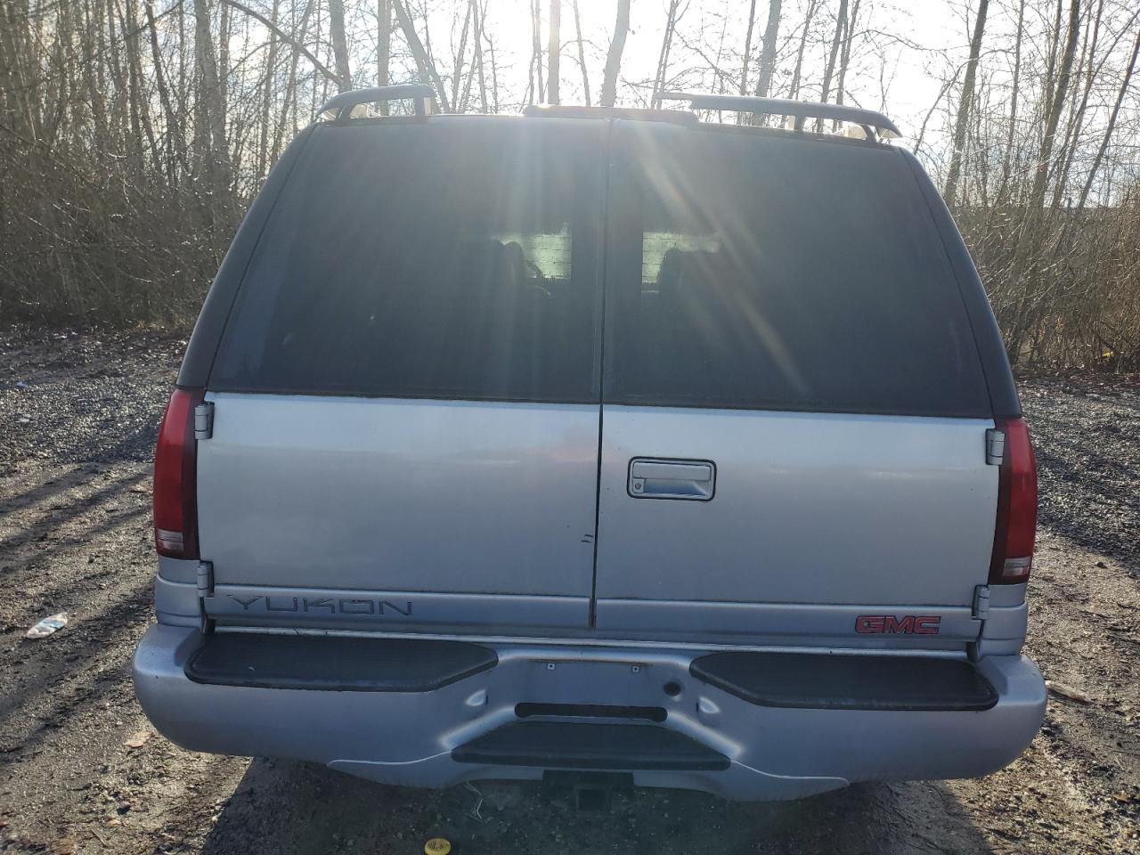 2000 GMC Yukon Denali VIN: 1GKEK13R9YR105616 Lot: 84221164